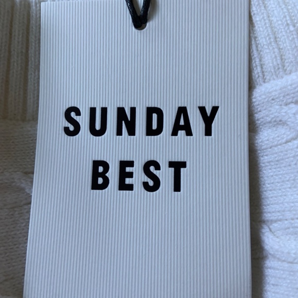 Aritzia Sweater Vest - Picture 4 of 5